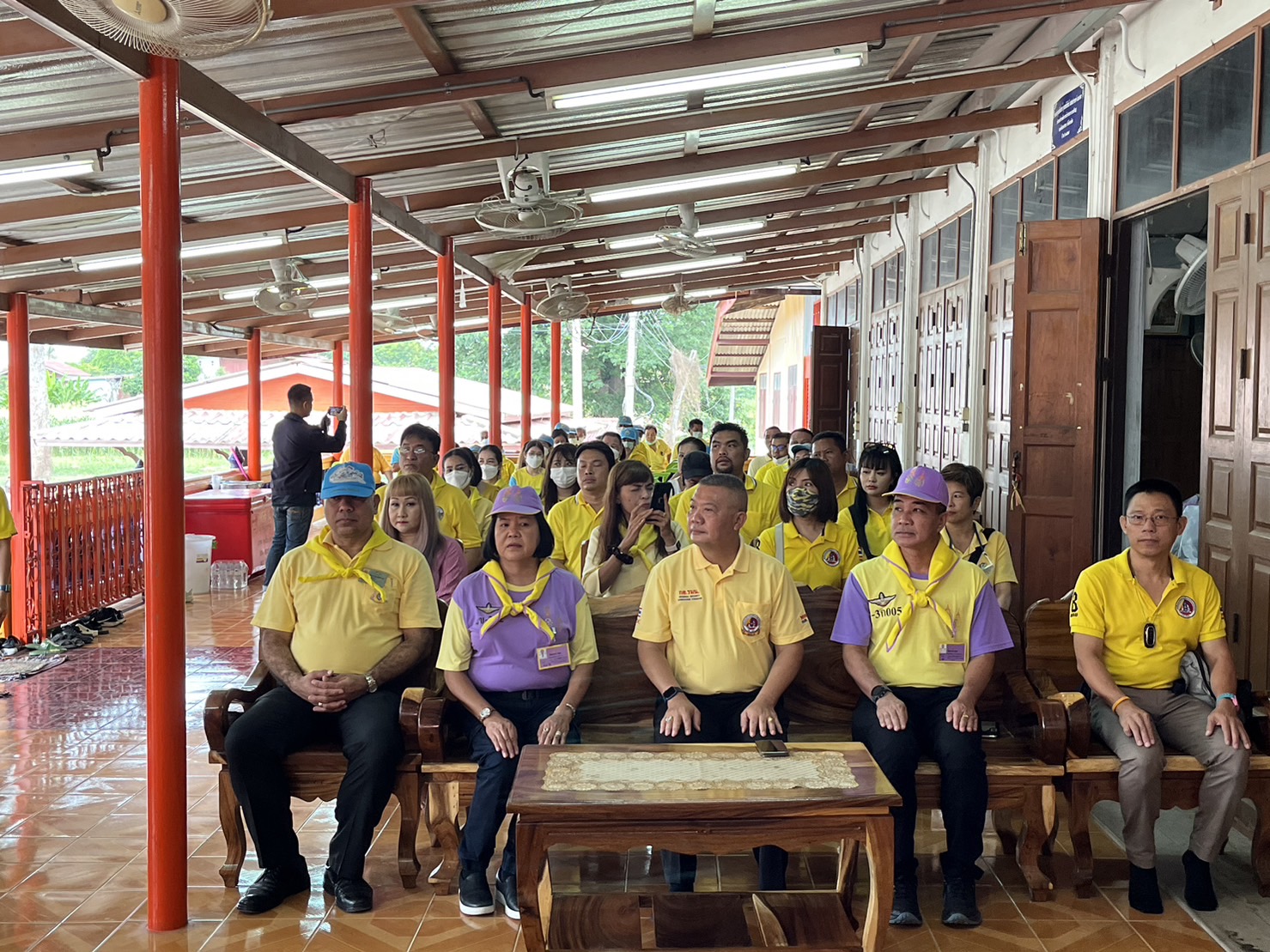 กอ.รมน.จังหวัดพระนครศรีอยุธยา จับมือพัฒนาชุมชน และส่วนราชการ มอบถุงยังชีพ และสิ่งอุปกรณ์ทางการแพทย์