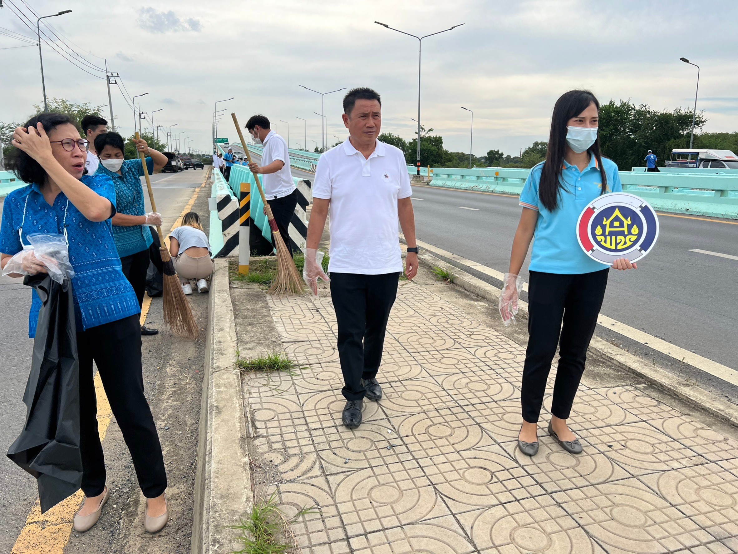 พช.อยุธยา ขานรับ ผู้ว่าฯ ร่วมกิจกรรม “อยุธยาเมืองสะอาด” ปรับสภาพภูมิทัศน์และเก็บขยะบริเวณถนนซีกุน รวมพลังสร้างภาพลักษณ์ที่สวยงามพร้อมต้อนรับนักท่องเที่ยวผู้มาเยือนจังหวัดพระนครศรีอยุธยา
