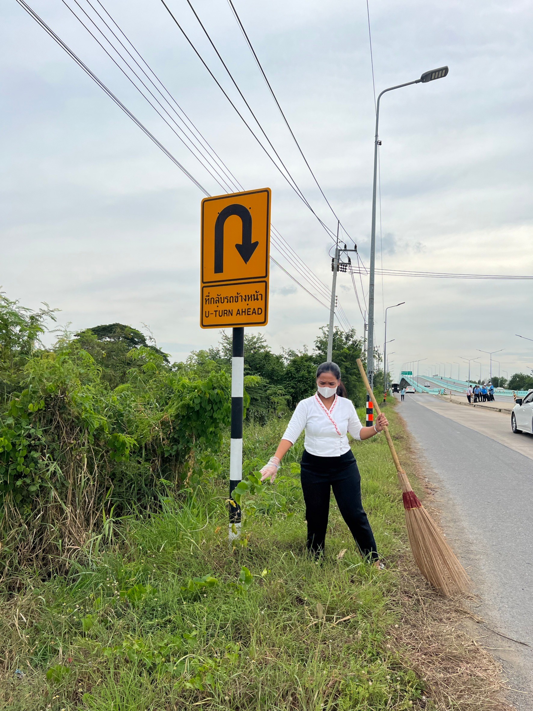 พช.อยุธยา ขานรับ ผู้ว่าฯ ร่วมกิจกรรม “อยุธยาเมืองสะอาด” ปรับสภาพภูมิทัศน์และเก็บขยะบริเวณถนนซีกุน รวมพลังสร้างภาพลักษณ์ที่สวยงามพร้อมต้อนรับนักท่องเที่ยวผู้มาเยือนจังหวัดพระนครศรีอยุธยา
