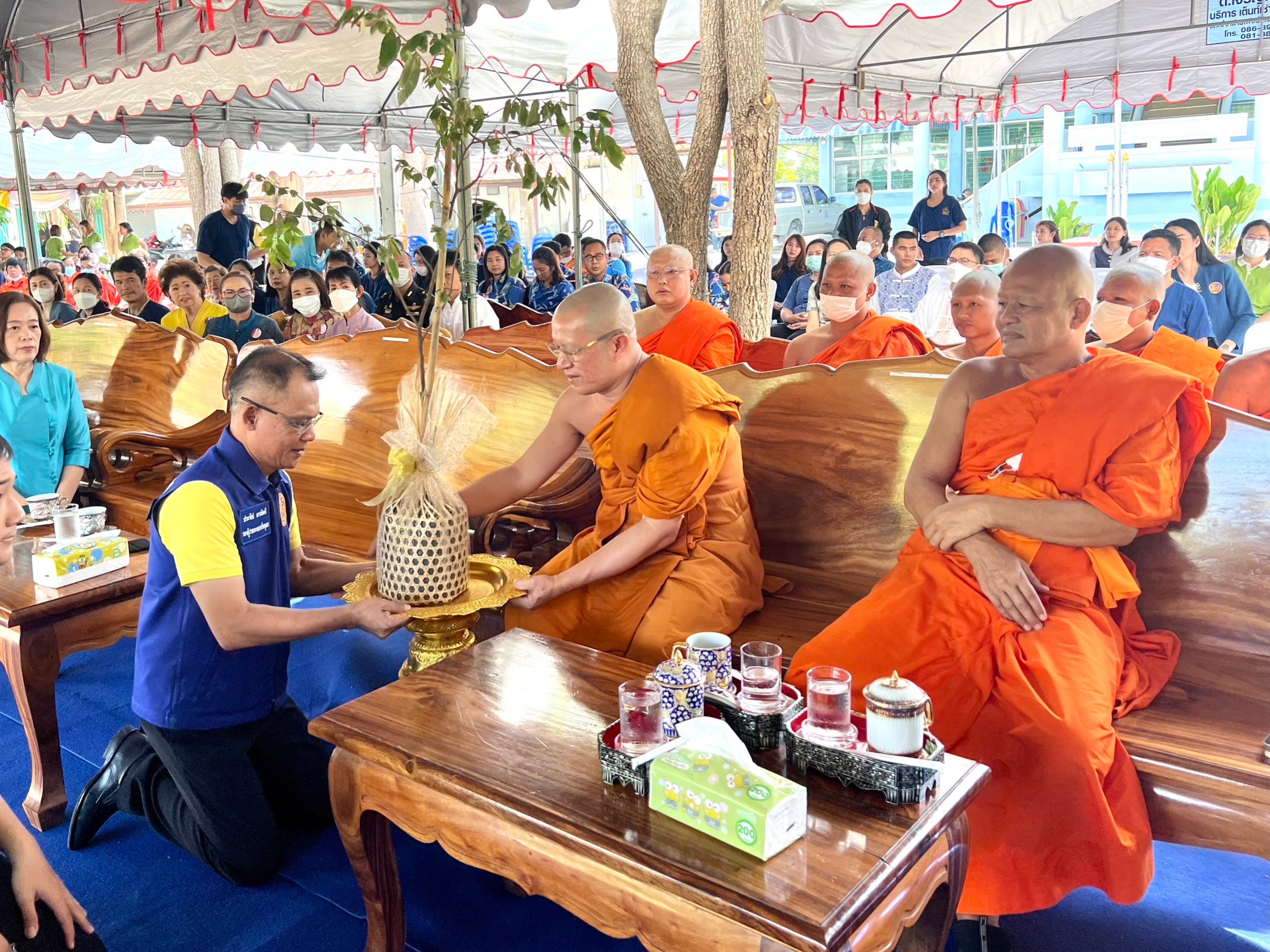 จังหวัดพระนครศรีอยุธยา จับมืออำเภอผักไห่ และ 7 ภาคีเครือข่าย ร่วมปลูกต้นไม้ตามโครงการ “1 คน 1 ต้น เพื่อคนอยุธยา” เร่งเพิ่มพื้นที่สีเขียว ลดคาร์บอน เพื่อช่วยลดโลกร้อน พร้อมขับเคลื่อนบทบาทการเกื้อหนุนระหว่างวัดและชุมชน