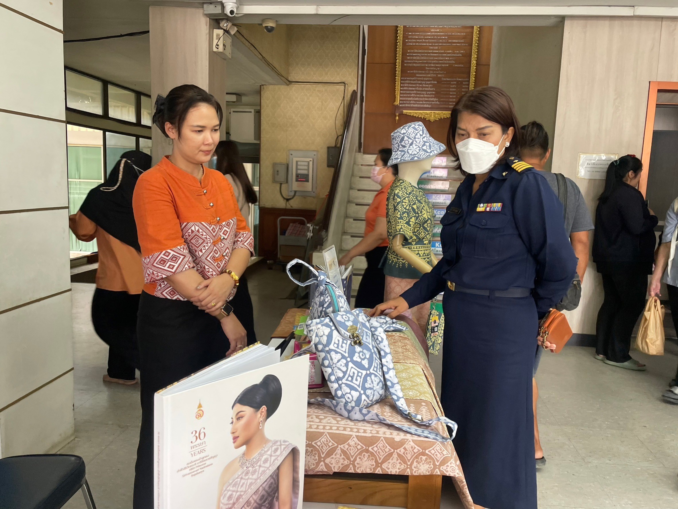 พัฒนาชุมชนจังหวัด ชวนผู้ว่าราชการจังหวัด และหัวหน้าส่วนราชการ ชมผลงานผ้าไทย “ใส่ให้สนุก”