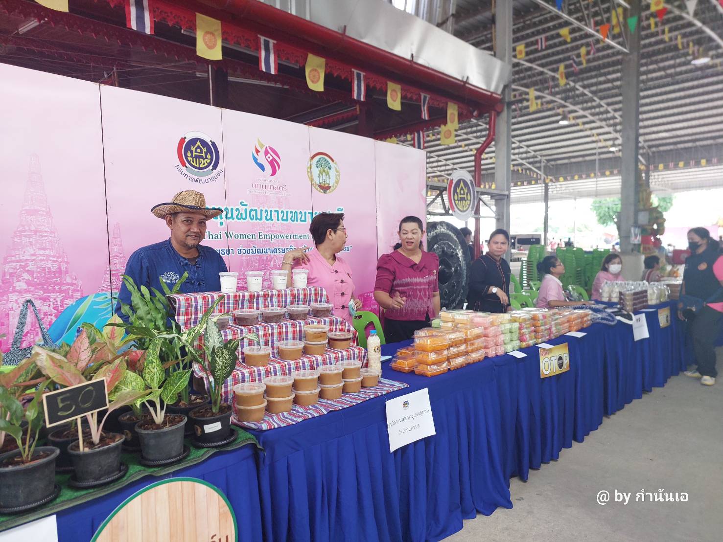 พัฒนาชุมชน ร่วมกับ จังหวัดพระนครศรีอยุธยา และ พมจ. บูรณาการหน่วยงานรัฐ ออกหน่วยเคลื่อนที่ ช่วยเหลือ เยี่ยมเยียนพี่น้องประชาชน “คนอยุธยา..ไม่ทิ้งใครไว้ข้างหลัง” พร้อมเกื้อหนุนโครงการวัดประชารัฐสร้างสุขอย่างยั่งยืน ในพื้นที่อำเภอมหาราช