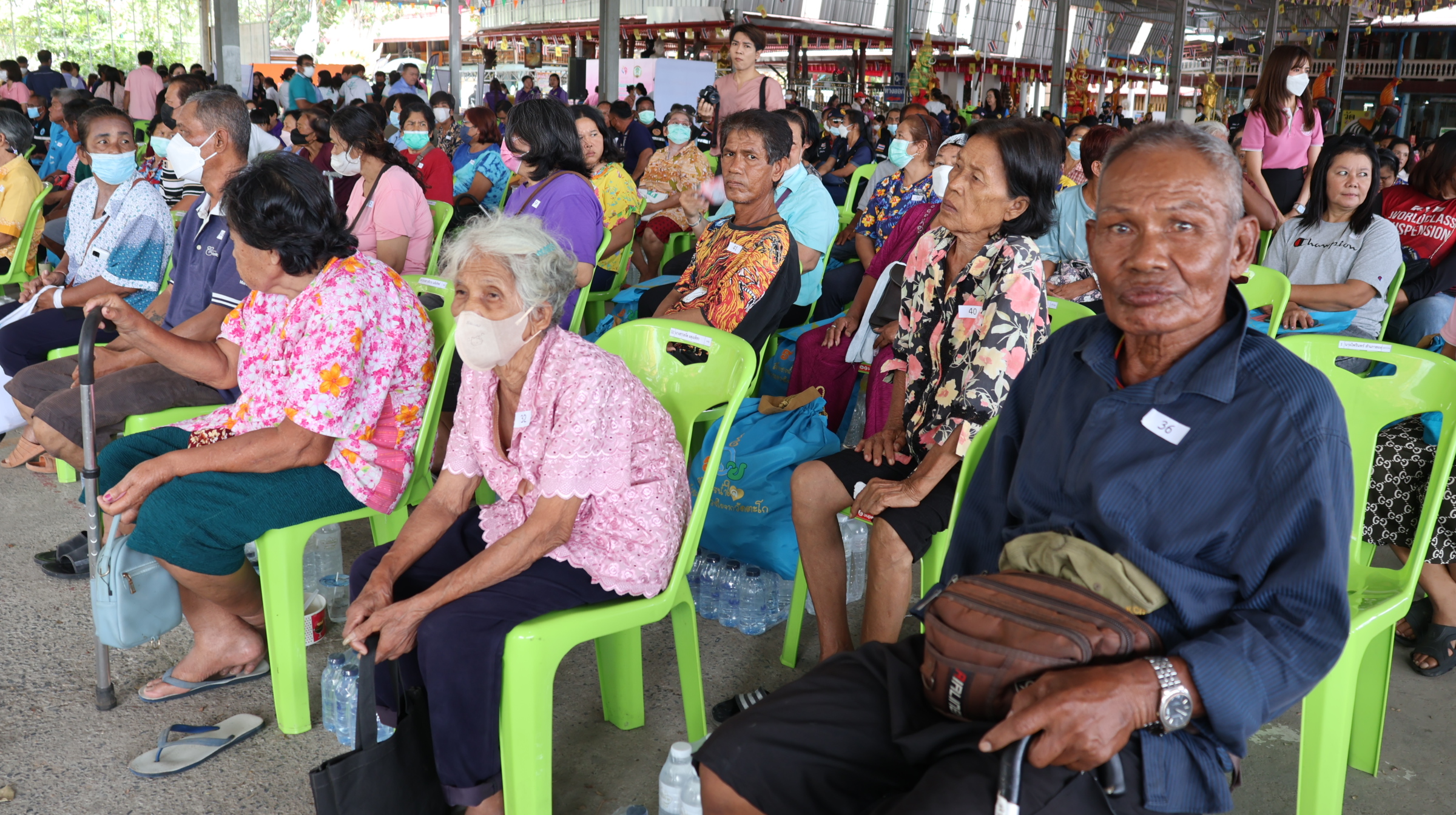 พัฒนาชุมชน ร่วมกับ จังหวัดพระนครศรีอยุธยา และ พมจ. บูรณาการหน่วยงานรัฐ ออกหน่วยเคลื่อนที่ ช่วยเหลือ เยี่ยมเยียนพี่น้องประชาชน “คนอยุธยา..ไม่ทิ้งใครไว้ข้างหลัง” พร้อมเกื้อหนุนโครงการวัดประชารัฐสร้างสุขอย่างยั่งยืน ในพื้นที่อำเภอมหาราช