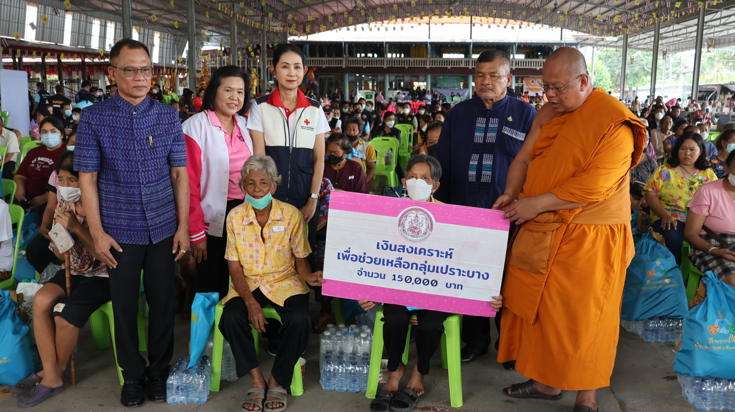 พัฒนาชุมชน ร่วมกับ จังหวัดพระนครศรีอยุธยา และ พมจ. บูรณาการหน่วยงานรัฐ ออกหน่วยเคลื่อนที่ ช่วยเหลือ เยี่ยมเยียนพี่น้องประชาชน “คนอยุธยา..ไม่ทิ้งใครไว้ข้างหลัง” พร้อมเกื้อหนุนโครงการวัดประชารัฐสร้างสุขอย่างยั่งยืน ในพื้นที่อำเภอมหาราช