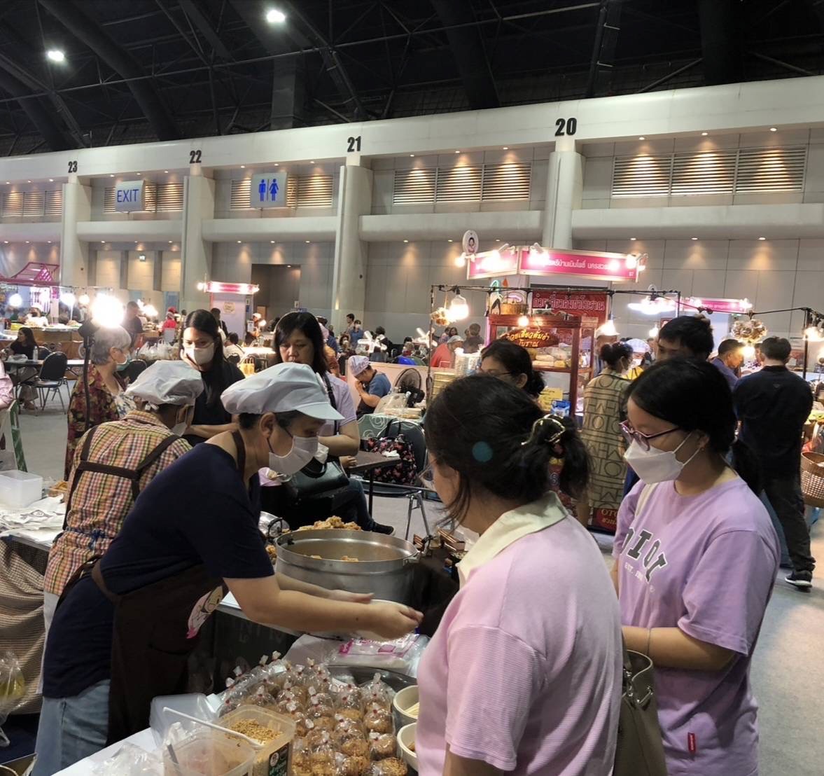 พช.อยุธยา จับมือผู้ประกอบการ OTOP ลุยจำหน่ายสินค้างาน OTOP Midyear 2023