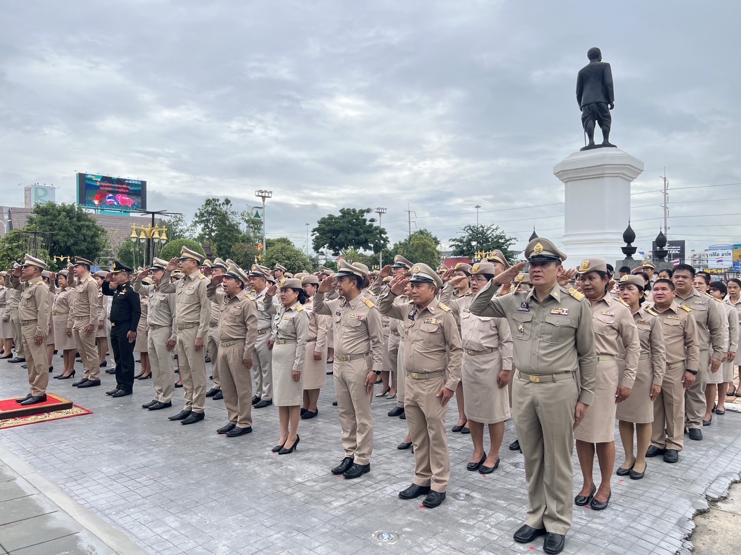 🔹พช.พระนครศรีอยุธยา น้อมรำลึกในพระมหากรุณาธิคุณ พระบาทสมเด็จพระมงกุฎเกล้าเจ้าอยู่หัว ร่วมร้องเพลงชาติและเคารพธงชาติเนื่องในวันพระราชทานธงชาติไทย