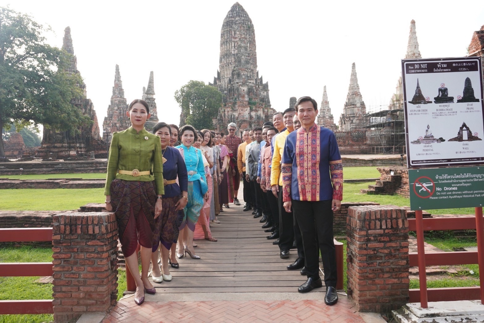 ผู้ว่าฯอยุธยา จับมือส่วนราชการ รณรงค์สวมใส่ชุดไทย
