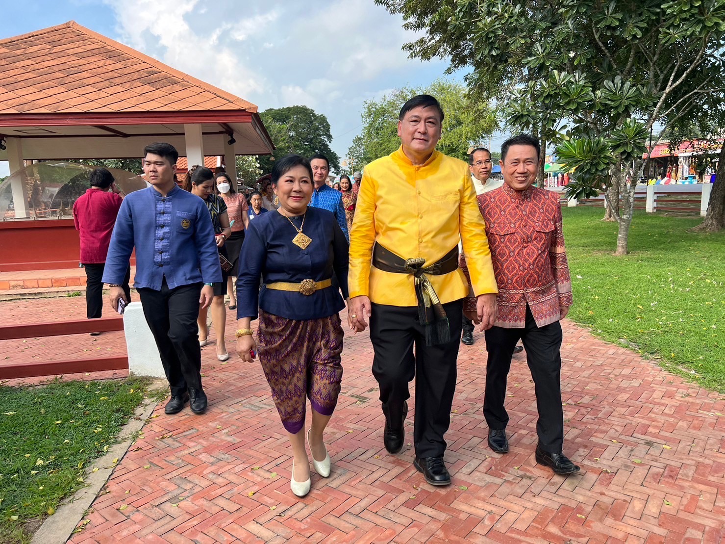 ผู้ว่าฯอยุธยา จับมือส่วนราชการ รณรงค์สวมใส่ชุดไทย
