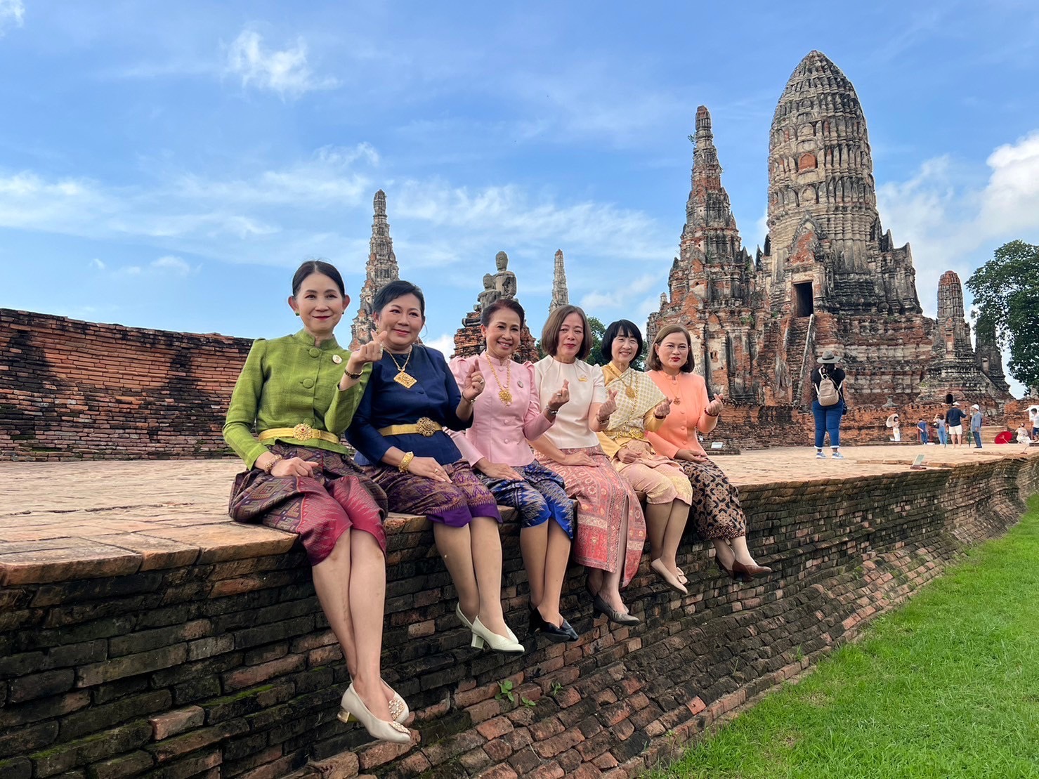 ผู้ว่าฯอยุธยา จับมือส่วนราชการ รณรงค์สวมใส่ชุดไทย