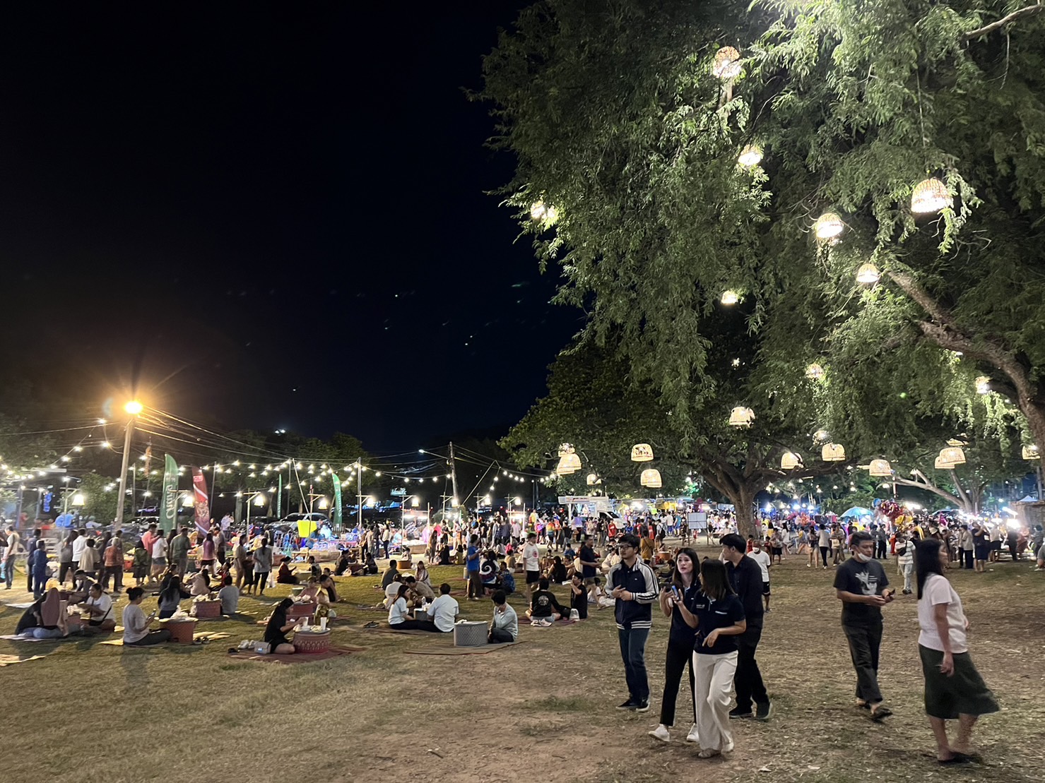 เปิดแล้ว “อยุธยาไนท์มาร์เก็ต” ตลาดย้อนยุคยามค่ำคืน