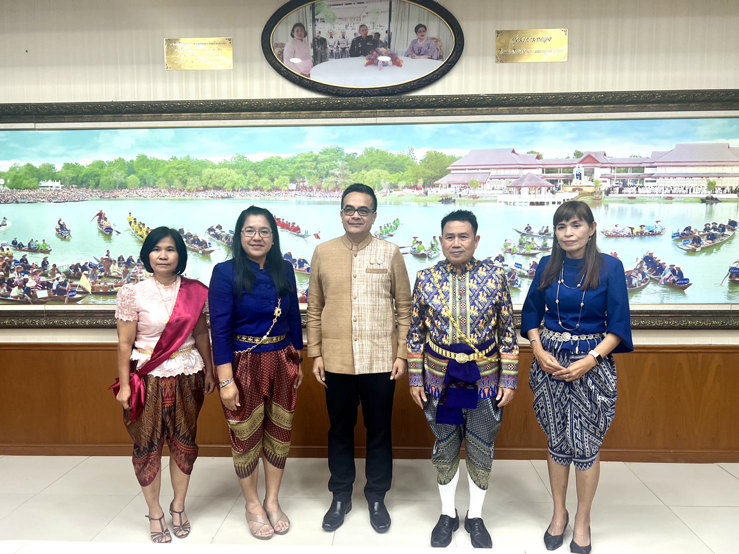 ผู้ตรวจราชการ ติดตาม “ภารกิจ 10 ประเด็น และองค์กรคุณธรรม” พช.อยุธยา