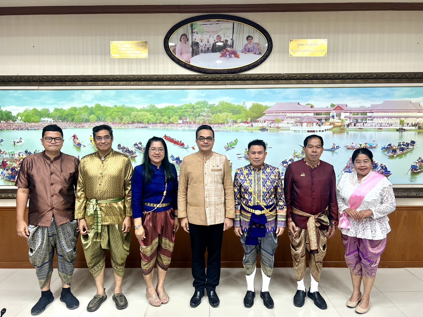 ผู้ตรวจราชการ ติดตาม “ภารกิจ 10 ประเด็น และองค์กรคุณธรรม” พช.อยุธยา