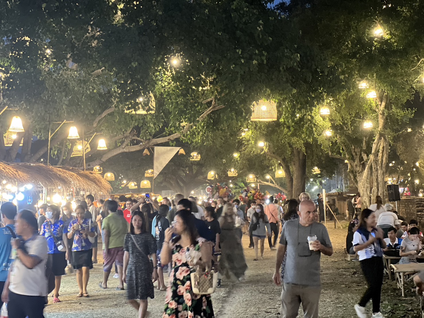 “อยุธยาไนท์มาร์เก็ต” ตลาดย้อนยุคยามค่ำคืน ใจกลางมรดกโลก