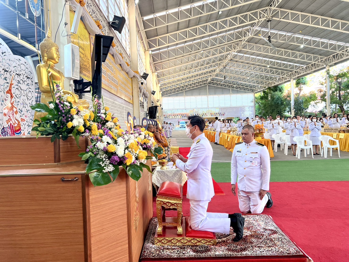 ผู้ว่าฯกรุงเก่า และพัฒนาการจังหวัด ตักบาตร ในวันสมเด็จพระมหาธีรราชเจ้า