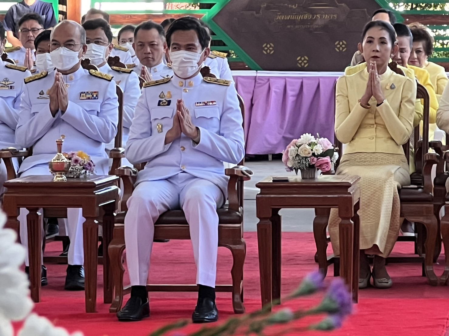 ผู้ว่าฯกรุงเก่า และพัฒนาการจังหวัด ตักบาตร ในวันสมเด็จพระมหาธีรราชเจ้า