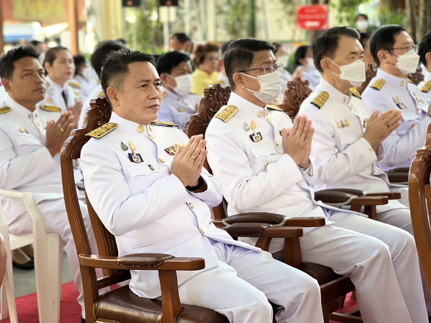 ผู้ว่าฯกรุงเก่า และพัฒนาการจังหวัด ตักบาตร ในวันสมเด็จพระมหาธีรราชเจ้า