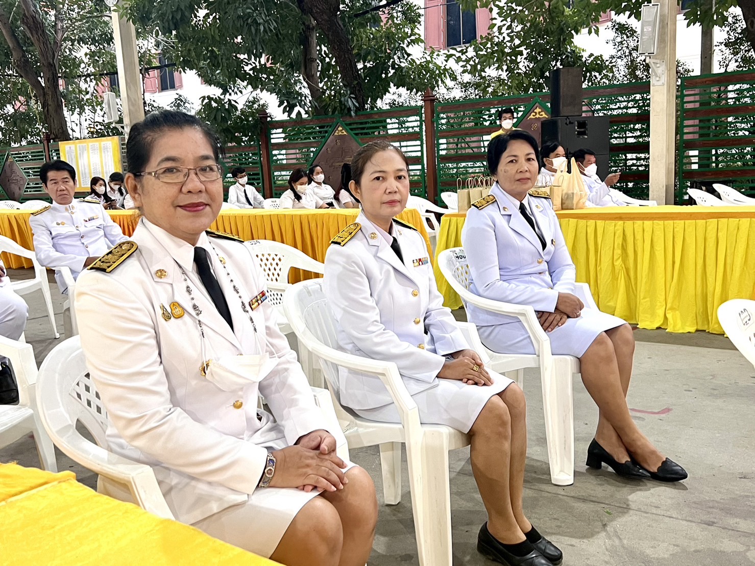 ผู้ว่าฯกรุงเก่า และพัฒนาการจังหวัด ตักบาตร ในวันสมเด็จพระมหาธีรราชเจ้า