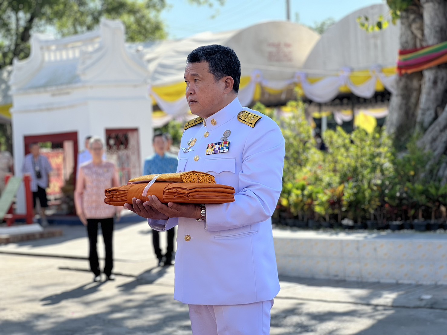 ปลัดกระทรวงมหาดไทย ถวายผ้าพระกฐินพระราชทานวัดหน้าพระเมรุราชิการาม