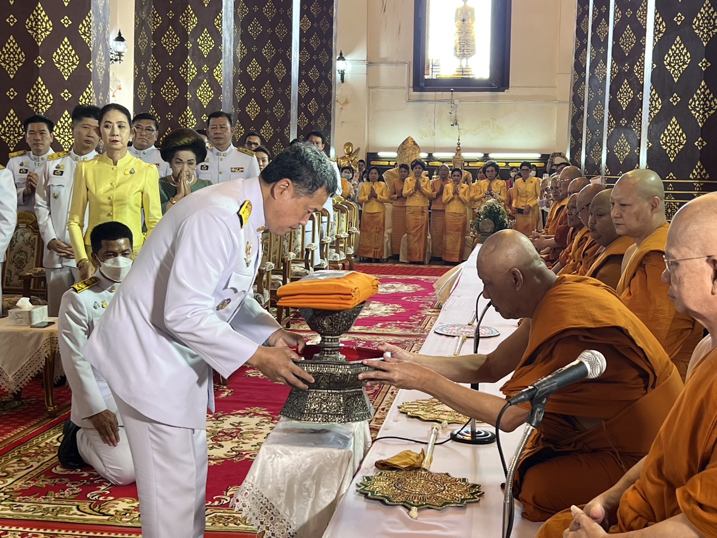 ปลัดกระทรวงมหาดไทย ถวายผ้าพระกฐินพระราชทานวัดหน้าพระเมรุราชิการาม