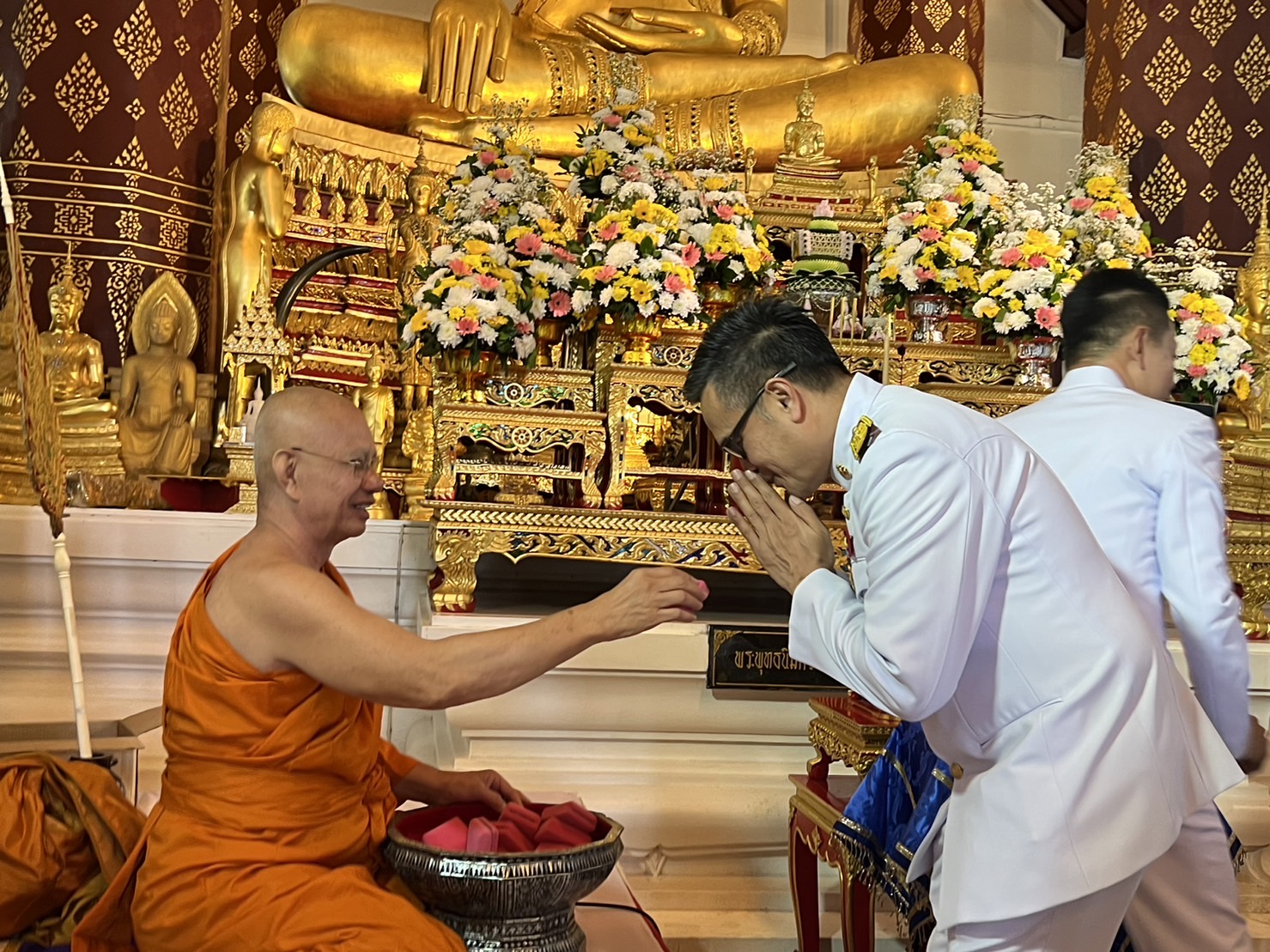 ปลัดกระทรวงมหาดไทย ถวายผ้าพระกฐินพระราชทานวัดหน้าพระเมรุราชิการาม