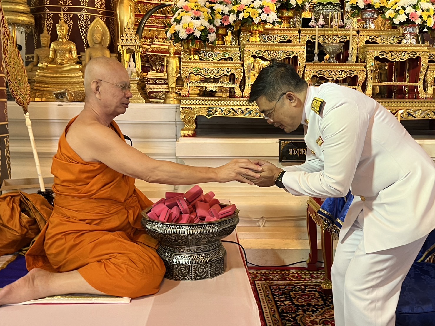 ปลัดกระทรวงมหาดไทย ถวายผ้าพระกฐินพระราชทานวัดหน้าพระเมรุราชิการาม