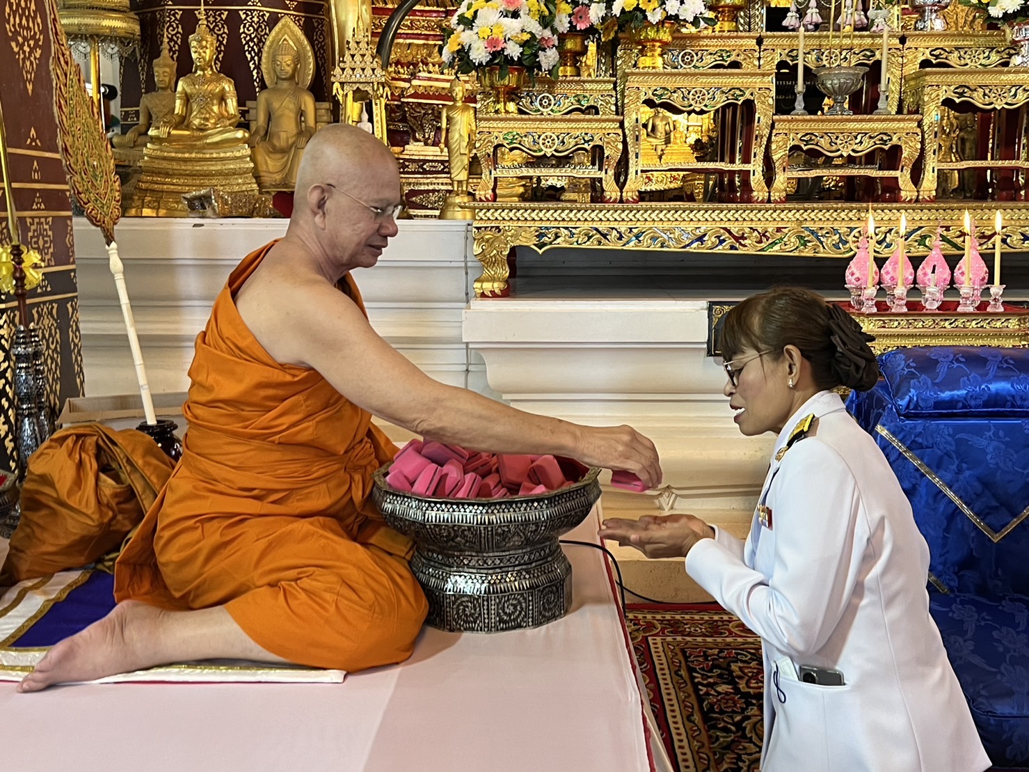 ปลัดกระทรวงมหาดไทย ถวายผ้าพระกฐินพระราชทานวัดหน้าพระเมรุราชิการาม
