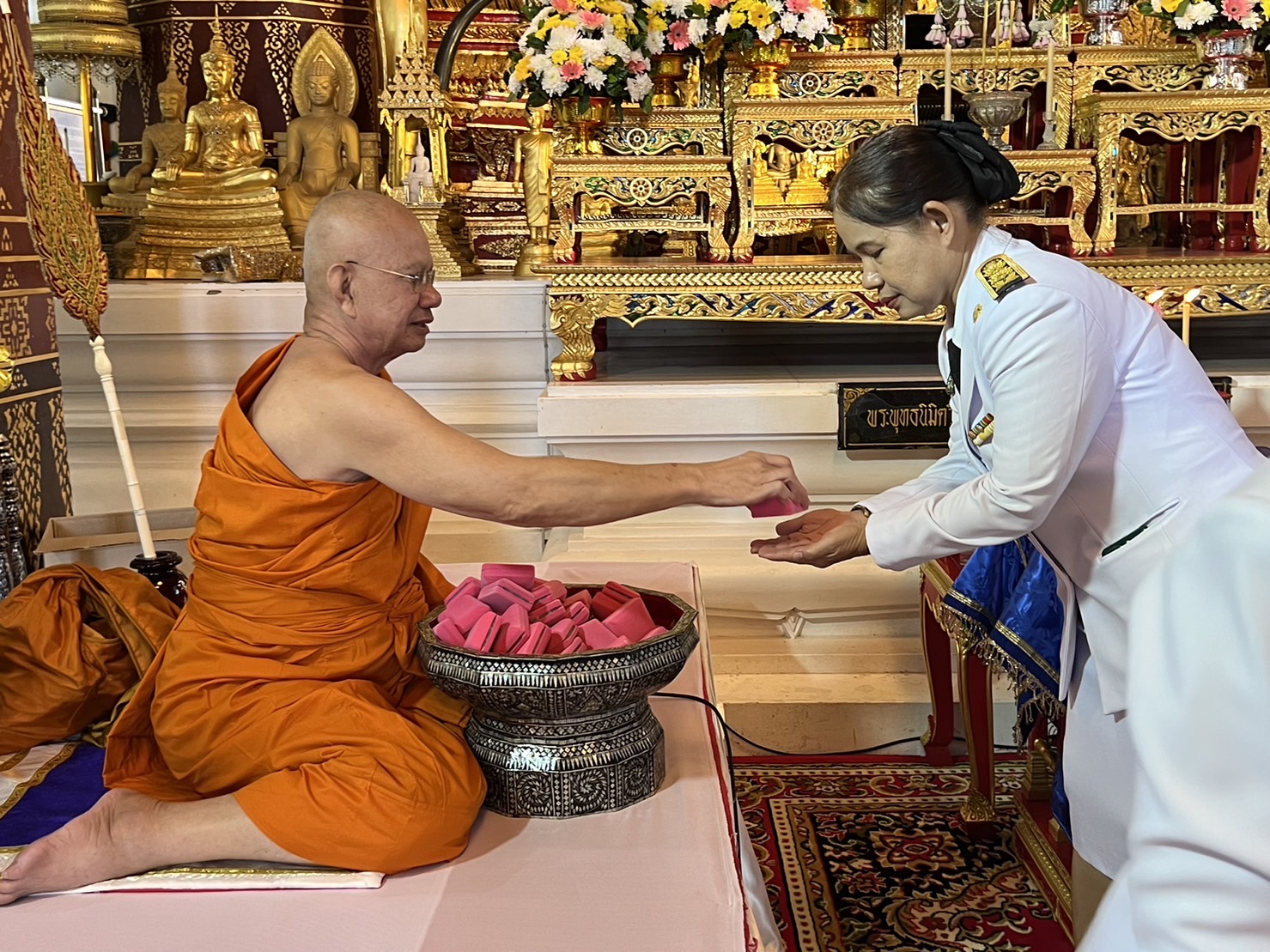 ปลัดกระทรวงมหาดไทย ถวายผ้าพระกฐินพระราชทานวัดหน้าพระเมรุราชิการาม