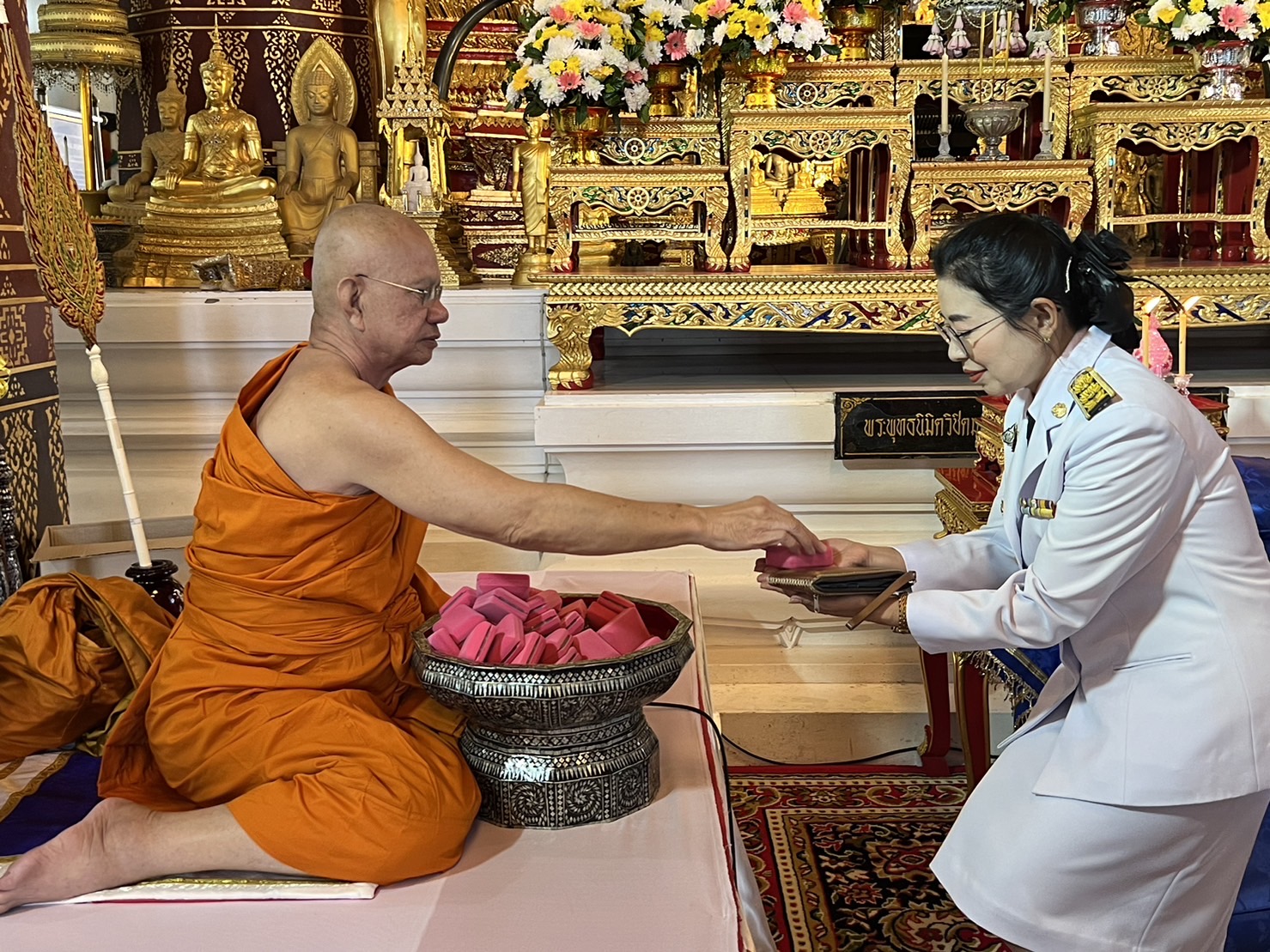 ปลัดกระทรวงมหาดไทย ถวายผ้าพระกฐินพระราชทานวัดหน้าพระเมรุราชิการาม