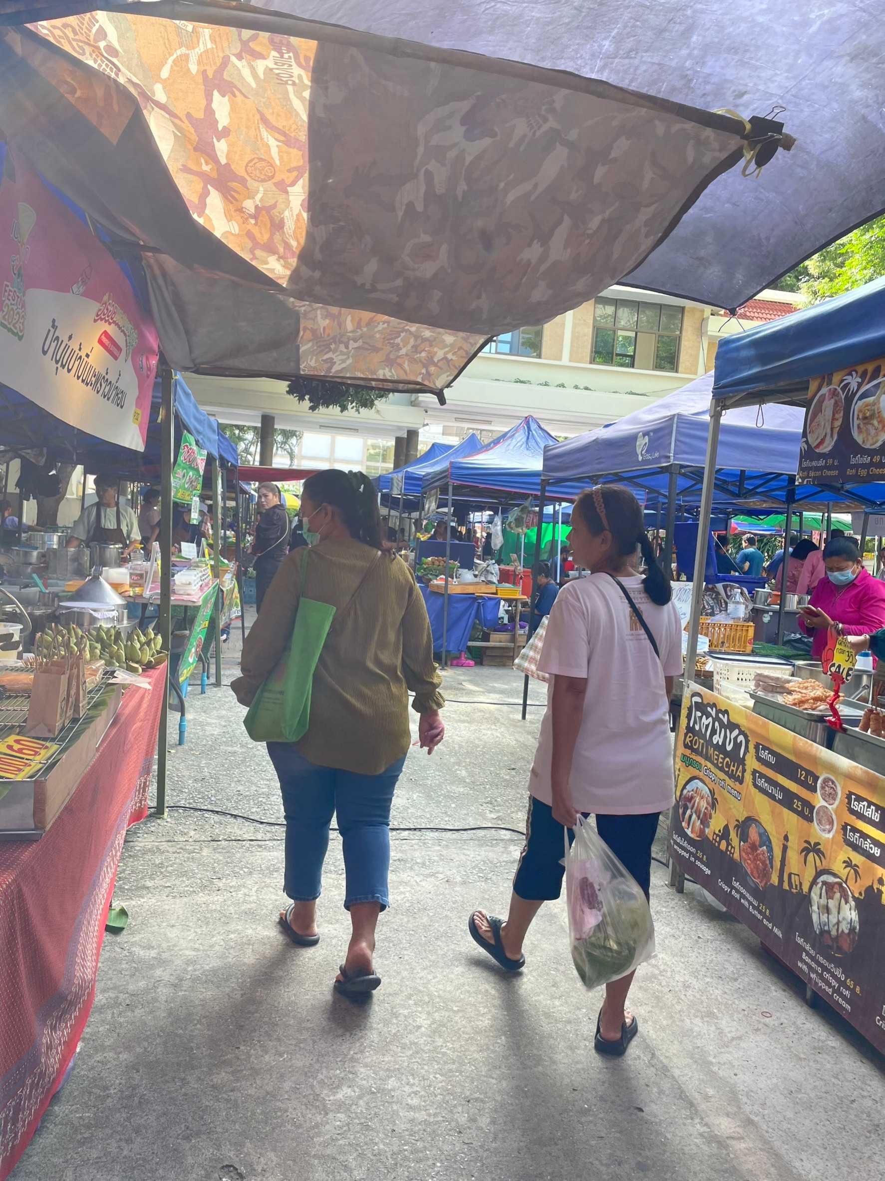 พช.กรุ่งเก่า เดินหน้าจัดตลาดนัดคนไทยยิ้มได้