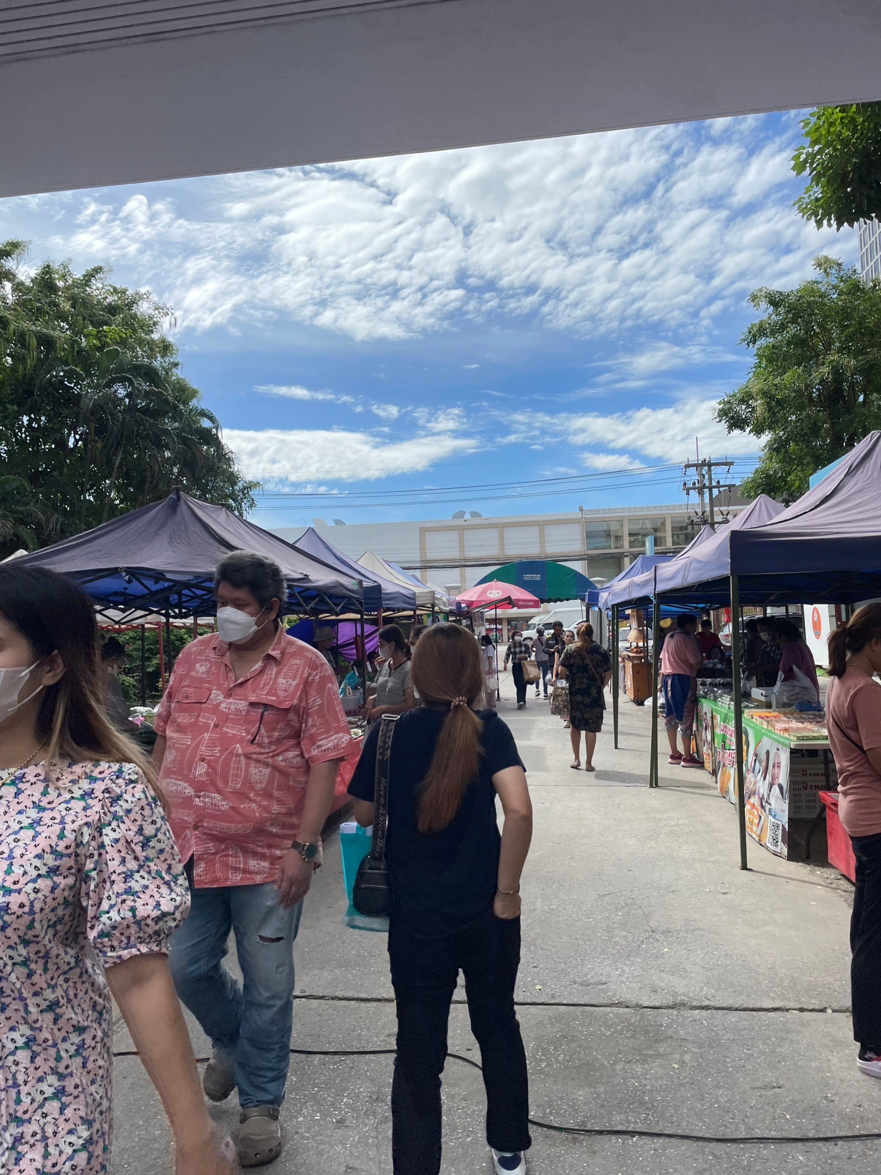 พช.กรุ่งเก่า เดินหน้าจัดตลาดนัดคนไทยยิ้มได้