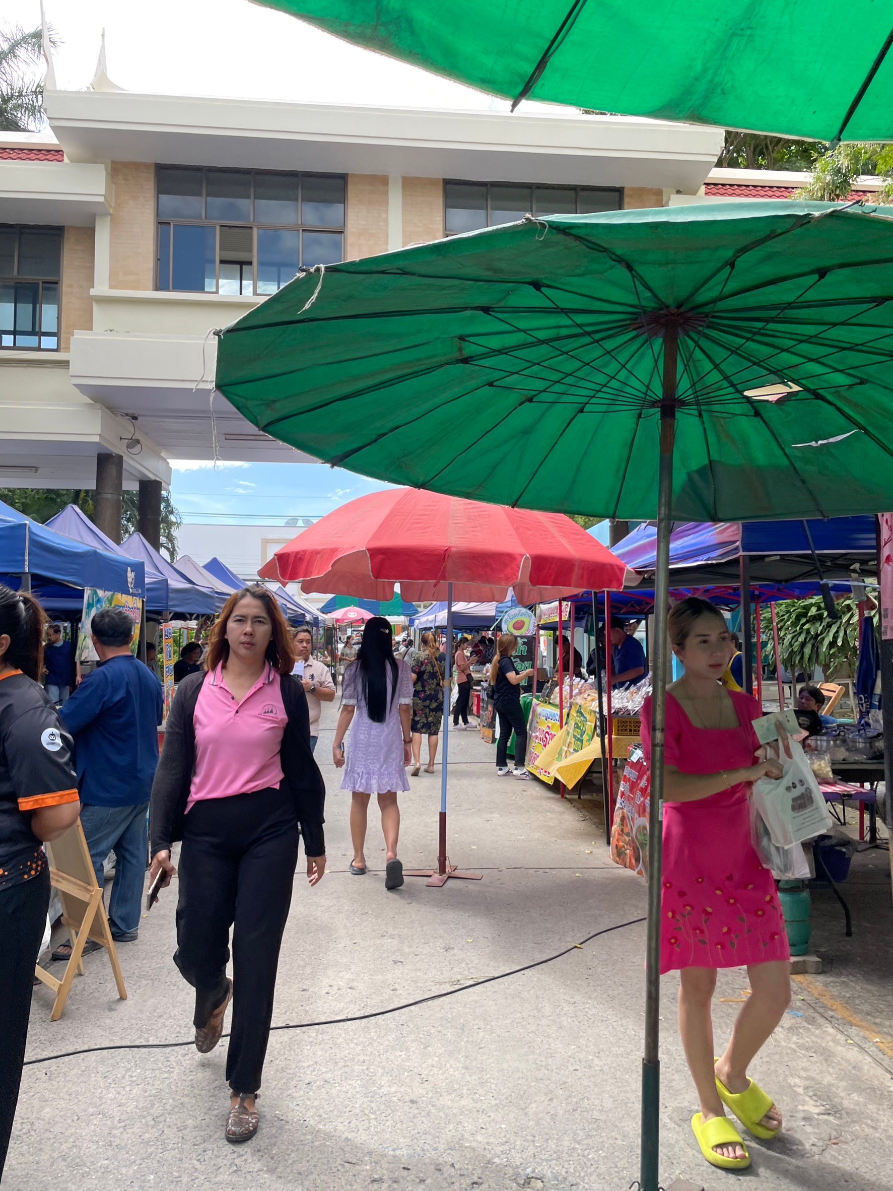 พช.กรุ่งเก่า เดินหน้าจัดตลาดนัดคนไทยยิ้มได้