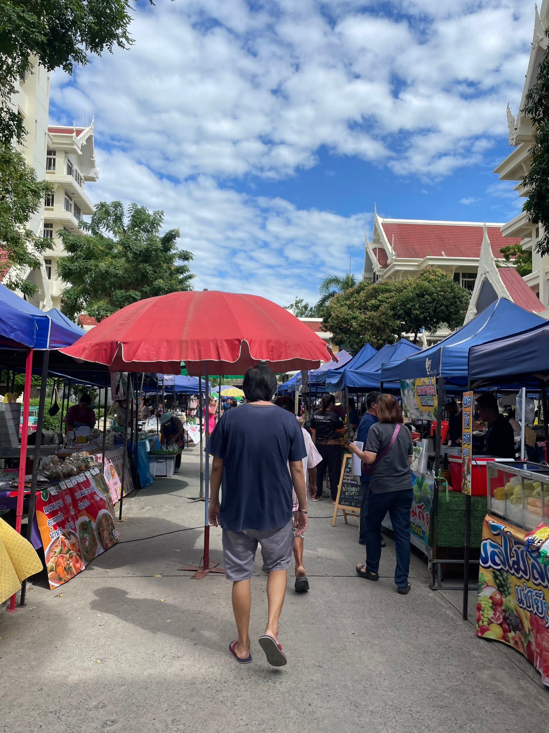 พช.กรุ่งเก่า เดินหน้าจัดตลาดนัดคนไทยยิ้มได้