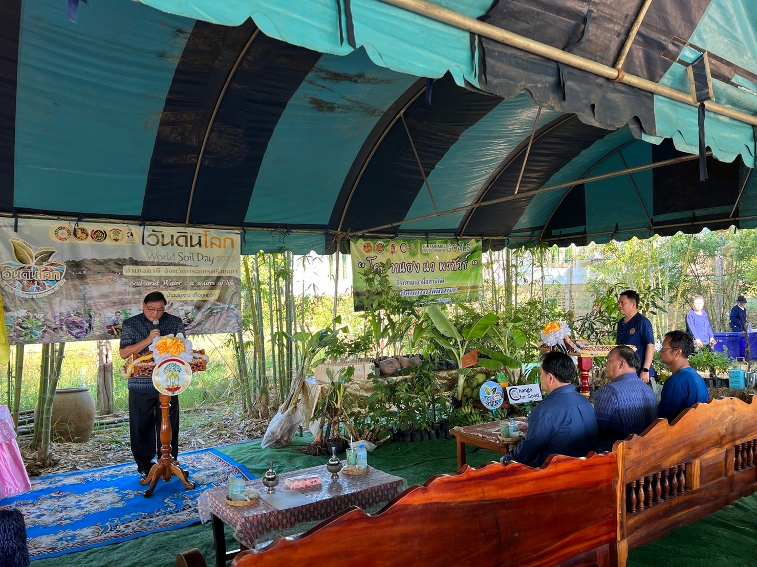 อยุธยา “ทอดผ้าป่าต้นไม้” เนื่องในวันดินโลก