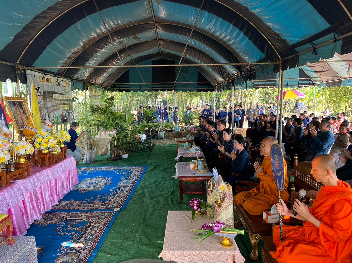 อยุธยา “ทอดผ้าป่าต้นไม้” เนื่องในวันดินโลก