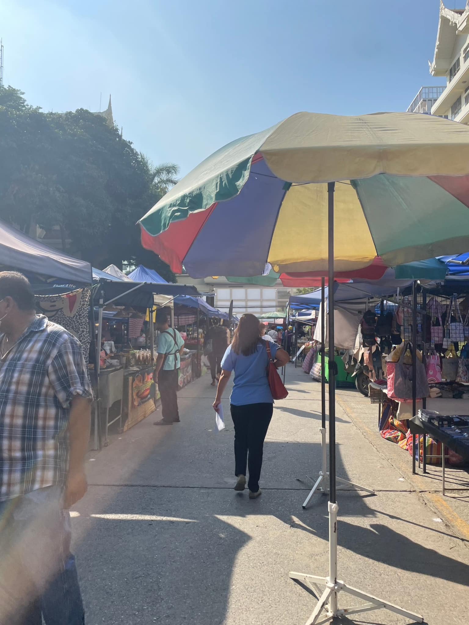 พช.พระนครศรีอยุธยา พช.กรุงเก่า สนับสนุนตลาดนัดคนไทยยิ้มได้ เพิ่มช่องทางการตลาดผลิตภัณฑ์ชุมชน