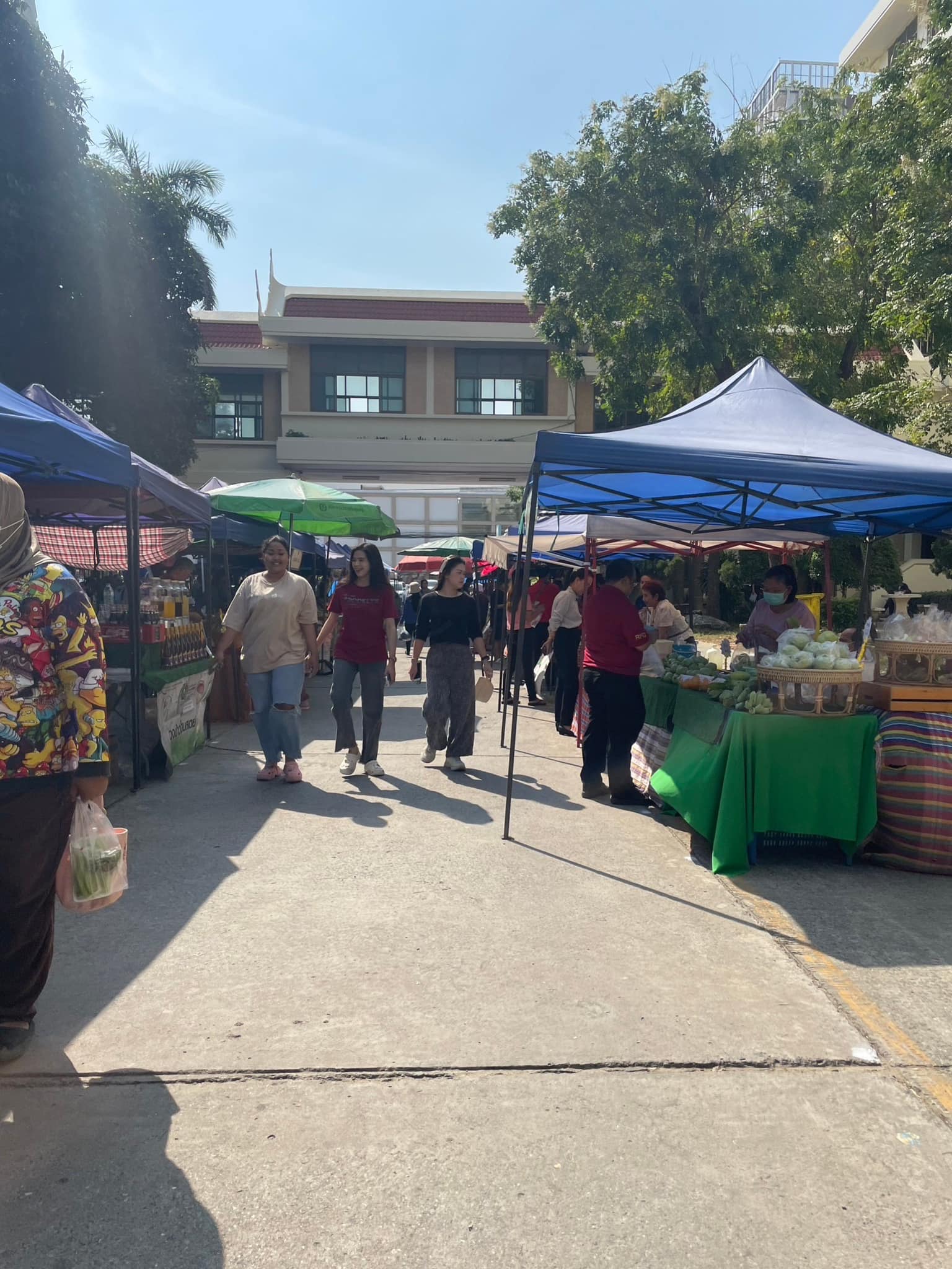 พช.พระนครศรีอยุธยา พช.กรุงเก่า สนับสนุนตลาดนัดคนไทยยิ้มได้ เพิ่มช่องทางการตลาดผลิตภัณฑ์ชุมชน