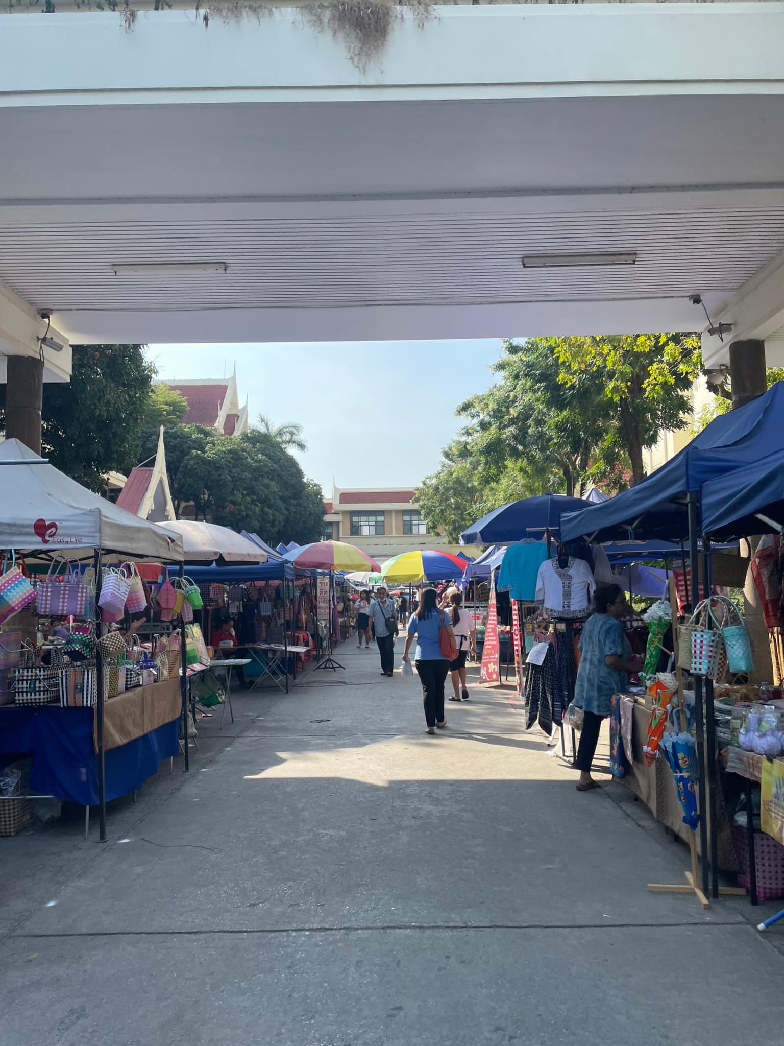 พช.พระนครศรีอยุธยา พช.กรุงเก่า สนับสนุนตลาดนัดคนไทยยิ้มได้ เพิ่มช่องทางการตลาดผลิตภัณฑ์ชุมชน