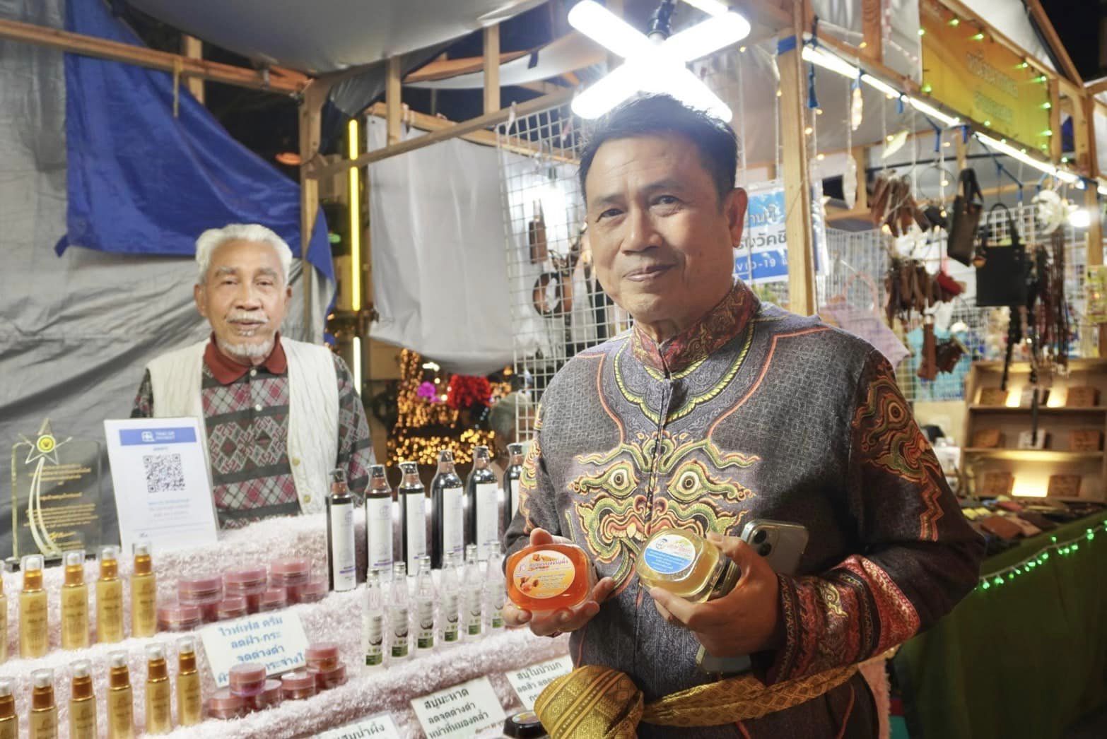 พช.พระนครศรีอยุธยา พช.อยุธยา ส่งเสริม สนับสนุนเศรษฐกิจชุมชน สินค้าชุมชน “ถนนคนเดิน” ในงานยอยศยิ่งฟ้าอยุธยามรดกโลก ประจำปี 2566