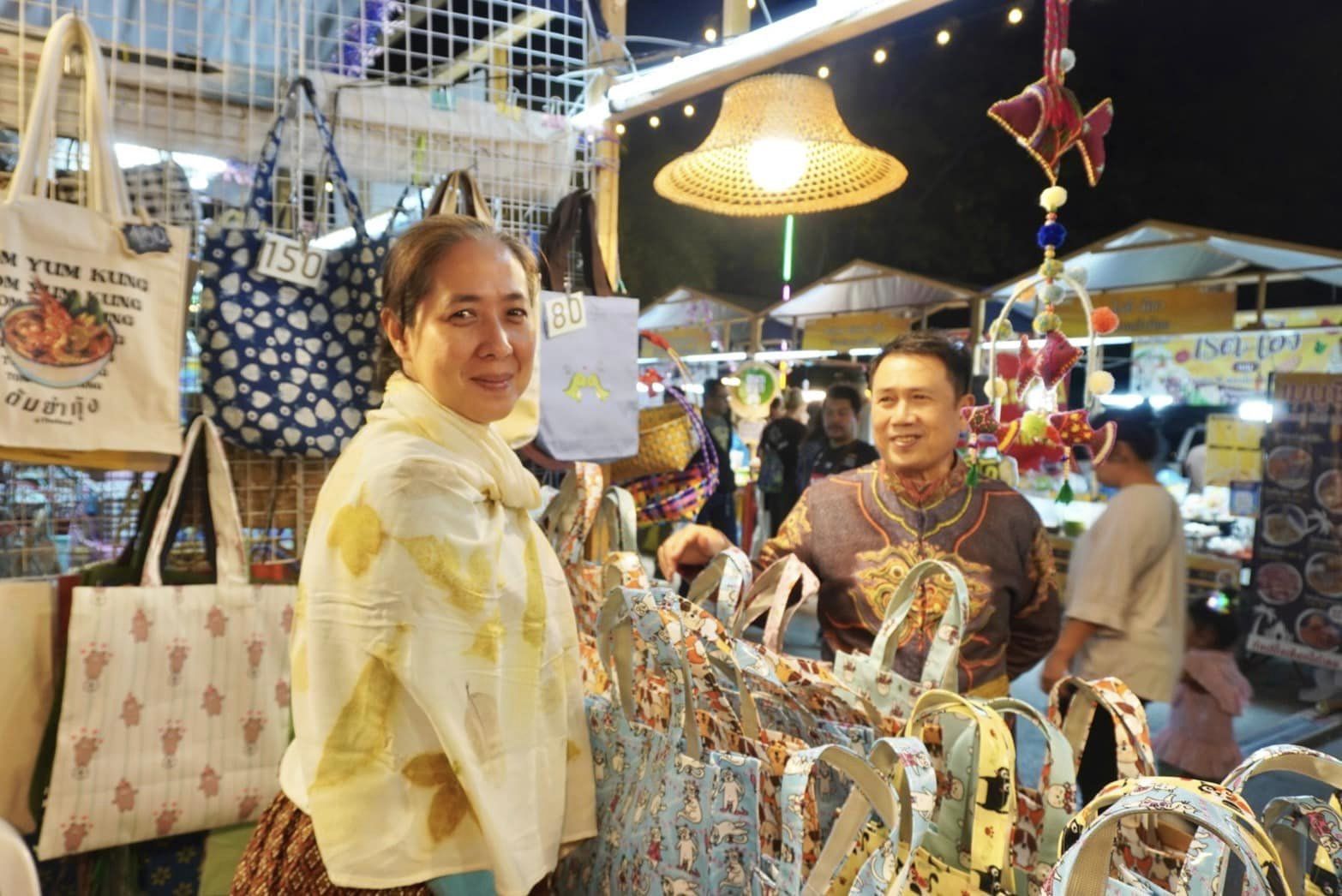 พช.พระนครศรีอยุธยา พช.อยุธยา ส่งเสริม สนับสนุนเศรษฐกิจชุมชน สินค้าชุมชน “ถนนคนเดิน” ในงานยอยศยิ่งฟ้าอยุธยามรดกโลก ประจำปี 2566