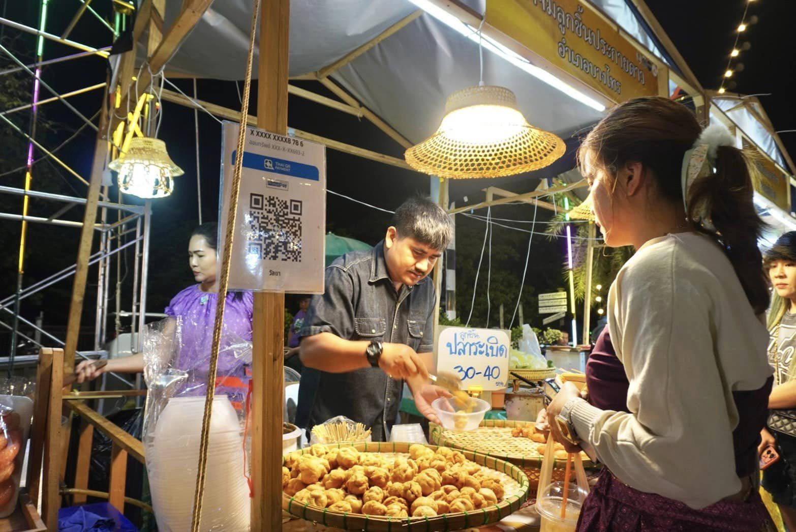 พช.พระนครศรีอยุธยา พช.อยุธยา ส่งเสริม สนับสนุนเศรษฐกิจชุมชน สินค้าชุมชน “ถนนคนเดิน” ในงานยอยศยิ่งฟ้าอยุธยามรดกโลก ประจำปี 2566