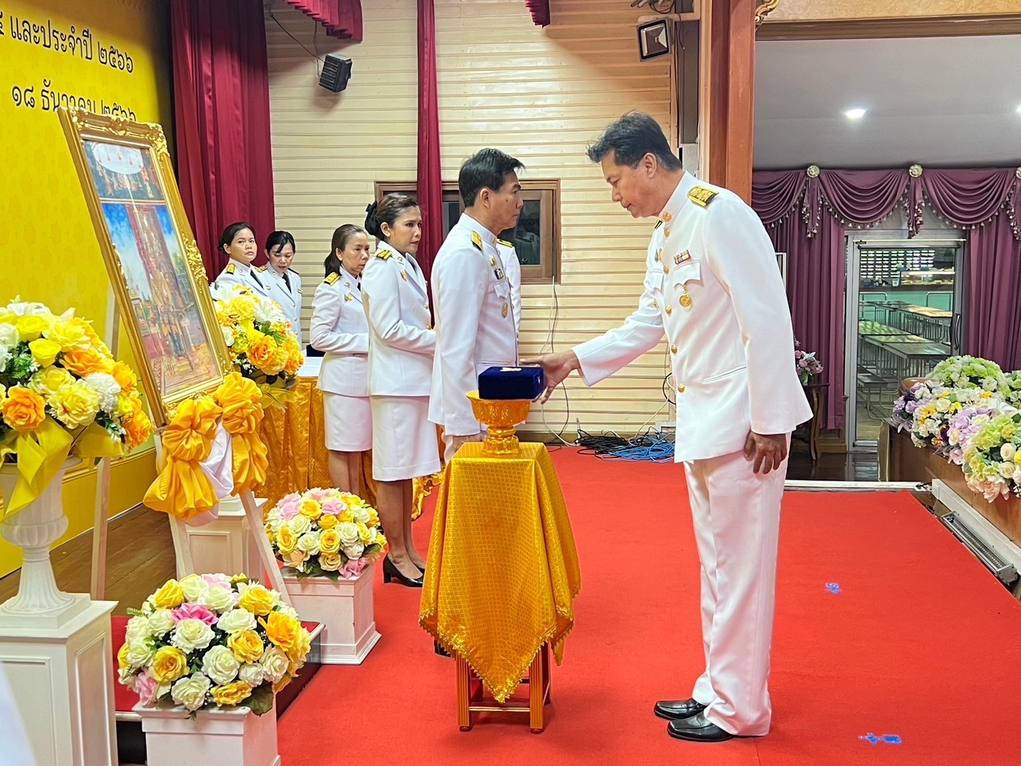 🔹พช.พระนครศรีอยุธยา  ผู้ว่าฯ กรุงเก่า มอบสายสะพายให้ ข้าราชการพัฒนาชุมชนจังหวัดพระนครศรีอยุธยา