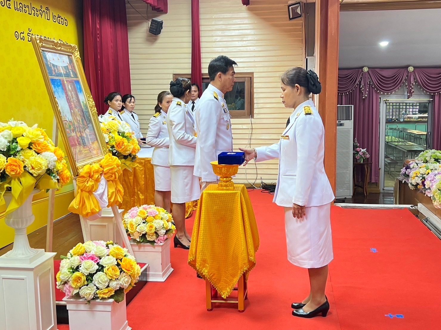 🔹พช.พระนครศรีอยุธยา  ผู้ว่าฯ กรุงเก่า มอบสายสะพายให้ ข้าราชการพัฒนาชุมชนจังหวัดพระนครศรีอยุธยา