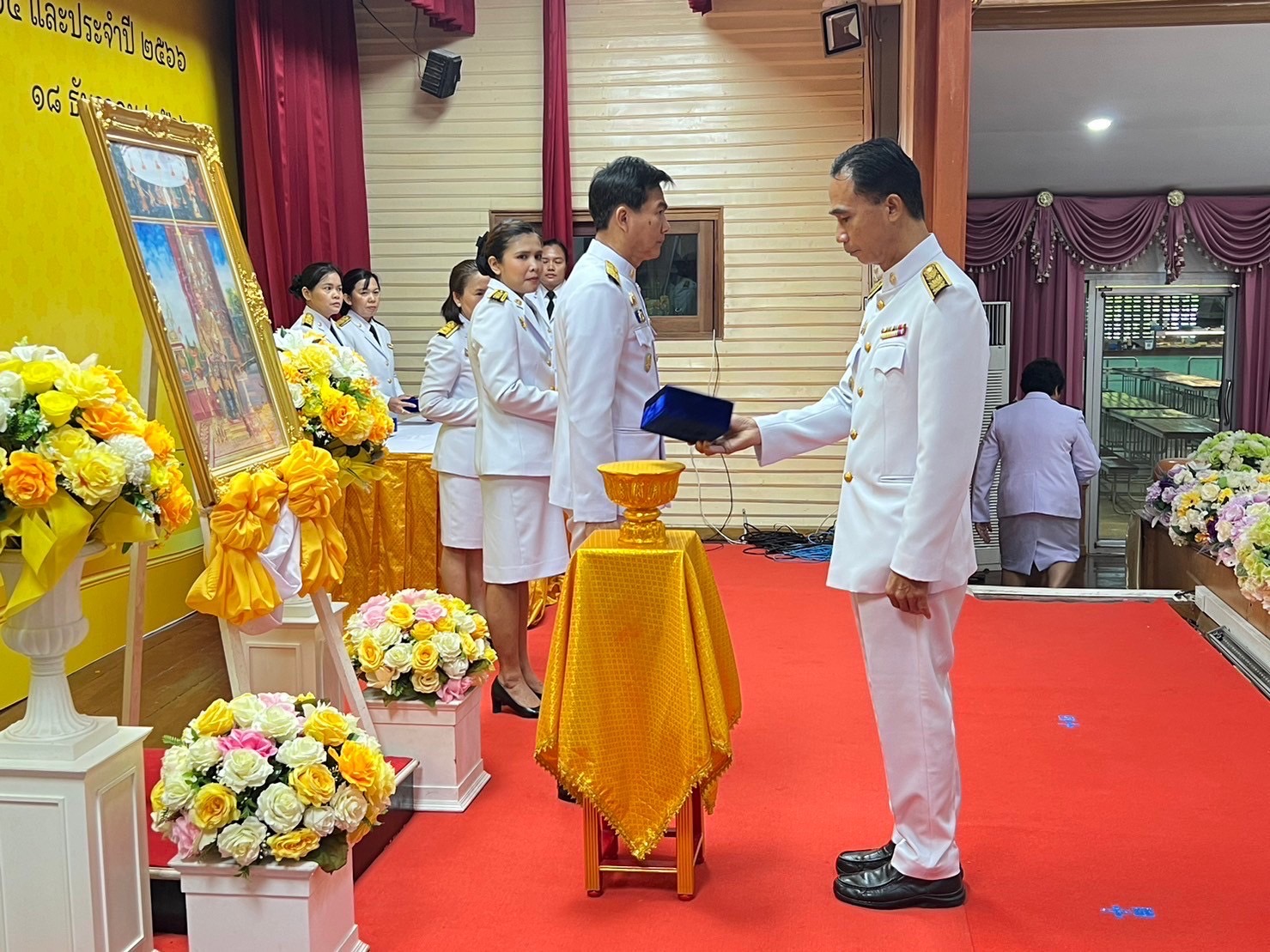 🔹พช.พระนครศรีอยุธยา  ผู้ว่าฯ กรุงเก่า มอบสายสะพายให้ ข้าราชการพัฒนาชุมชนจังหวัดพระนครศรีอยุธยา