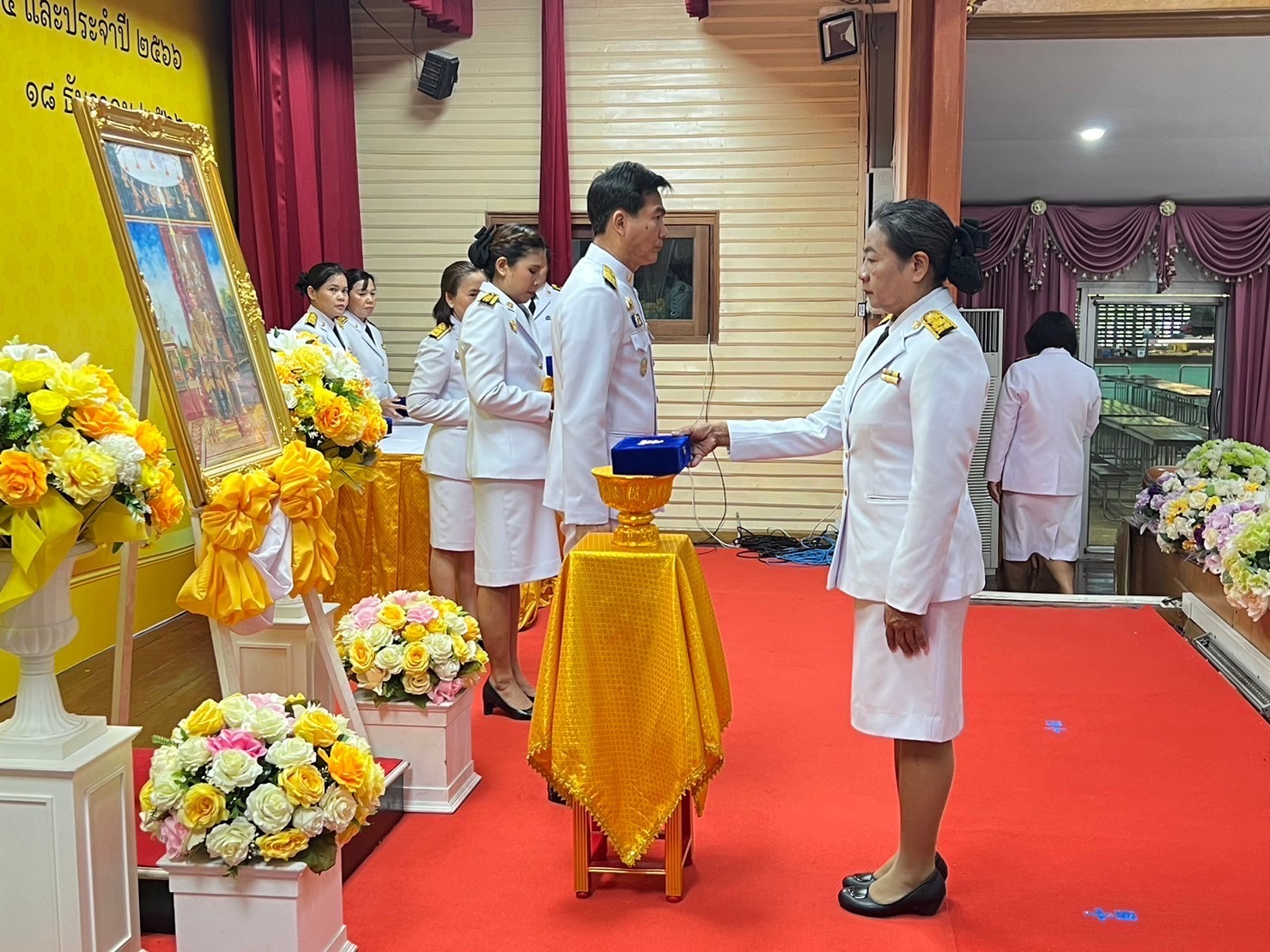 🔹พช.พระนครศรีอยุธยา  ผู้ว่าฯ กรุงเก่า มอบสายสะพายให้ ข้าราชการพัฒนาชุมชนจังหวัดพระนครศรีอยุธยา