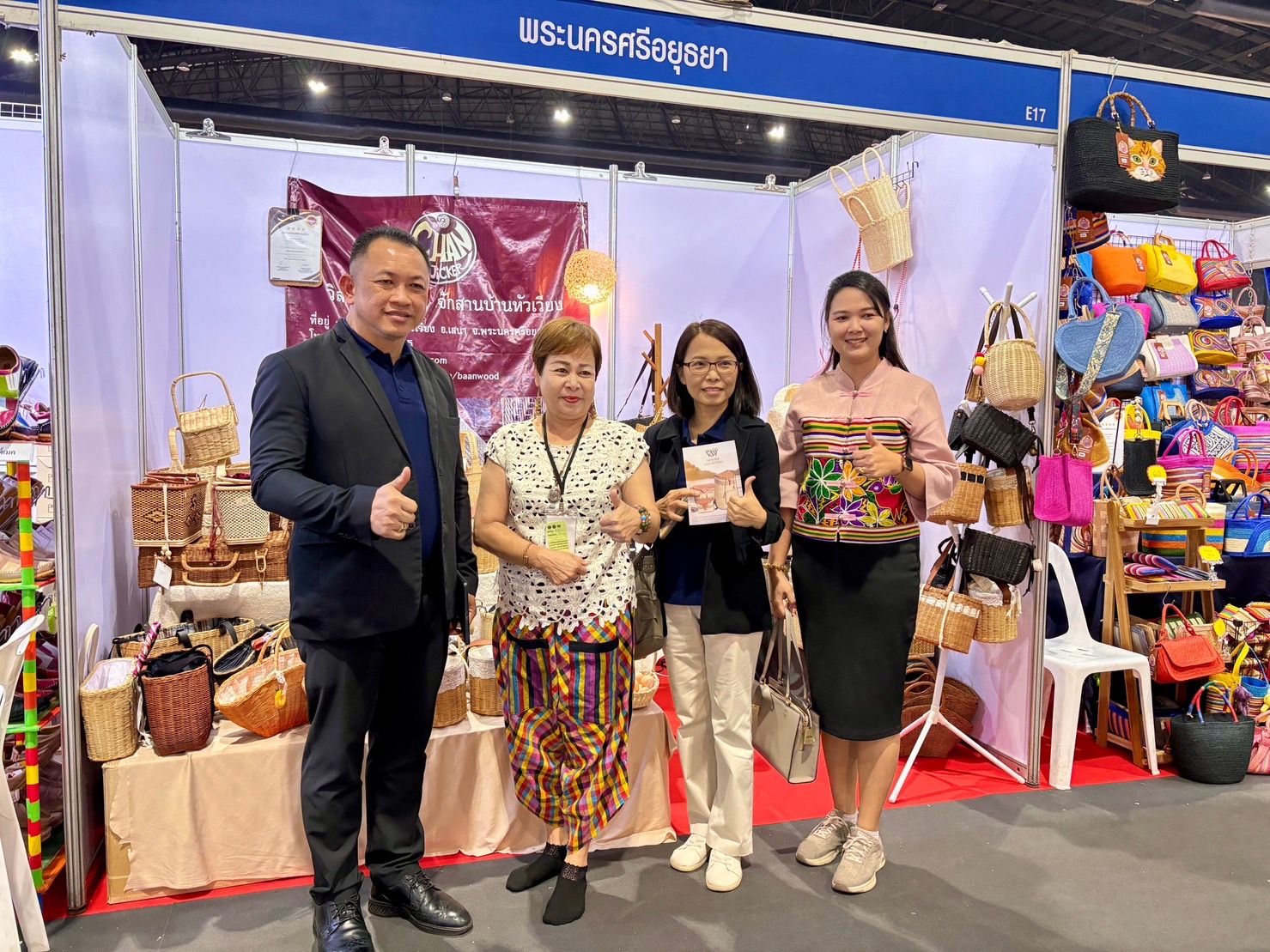 🔹พช.พระนครศรีอยุธยา🔹  ประชุมมอบนโยบายความร่วมมือระหว่างสำนักงานพัฒนาชุมชนจังหวัด และ สำนักงานพาณิชย์จังหวัด ในการคัดเลือกผู้ประกอบการ SMEs และ 0TO P เพื่อส่งเสริมและสนับสนุนสู่ตลาดสากล