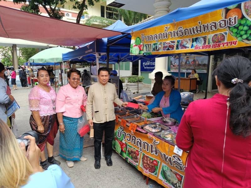 🔹พช.พระนครศรีอยุธยา🔹 พช.กรุงเก่า สนับสนุนตลาดนัดคนไทยยิ้มได้ เพิ่มช่องทางการตลาดผลิตภัณฑ์ชุมชน