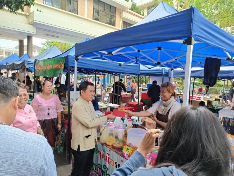 🔹พช.พระนครศรีอยุธยา🔹 พช.กรุงเก่า สนับสนุนตลาดนัดคนไทยยิ้มได้ เพิ่มช่องทางการตลาดผลิตภัณฑ์ชุมชน