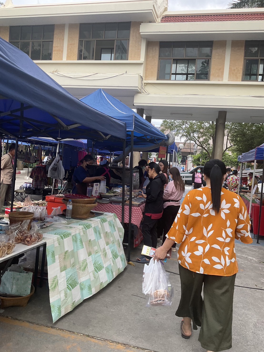 🔹พช.พระนครศรีอยุธยา🔹 พช.กรุงเก่า สนับสนุนตลาดนัดคนไทยยิ้มได้ เพิ่มช่องทางการตลาดผลิตภัณฑ์ชุมชน