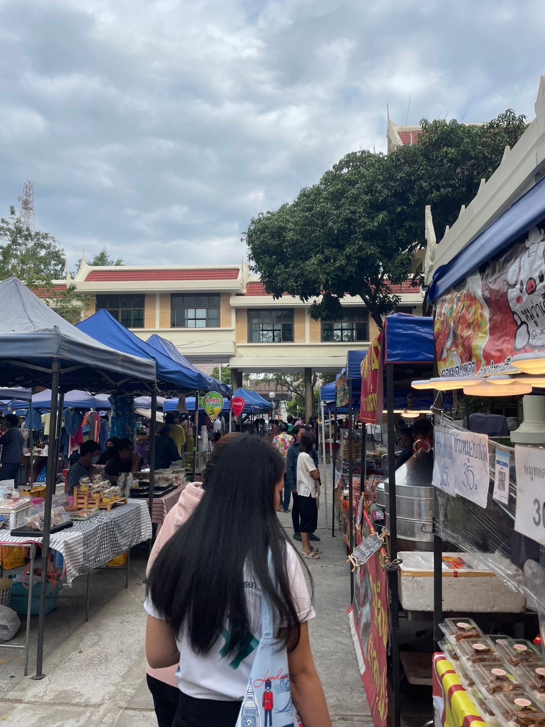 🔹พช.พระนครศรีอยุธยา🔹 พช.กรุงเก่า สนับสนุนตลาดนัดคนไทยยิ้มได้ เพิ่มช่องทางการตลาดผลิตภัณฑ์ชุมชน