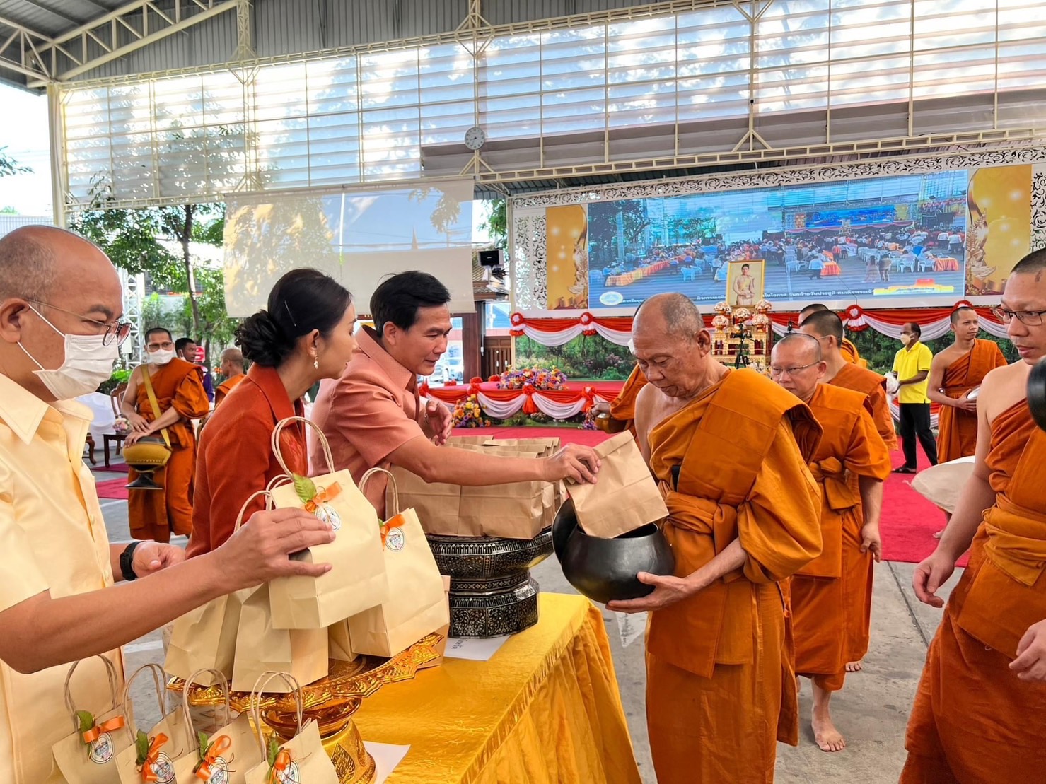 พช.กรุงเก่า ร่วมพิธีเจริญพระพุทธมนต์และทำบุญตักบาตรเฉลิมพระเกียรติ เนื่องในโอกาสวันคล้ายวันประสูติ สมเด็จพระเจ้าลูกเธอ เจ้าฟ้าสิริวัณณวรี นารีรัตนราชกัญญา วันที่ 8 มกราคม 2567